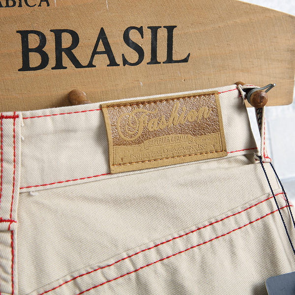 Divatos férfi rövidnadrág bézs rátéttel