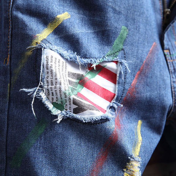 Alkalmi férfi rövid farmernadrág színes foltokkal