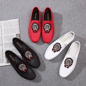 Férfi mokaszin emblémával, három színben