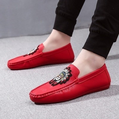 Férfi mokaszin emblémával, három színben