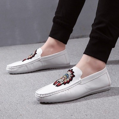 Férfi mokaszin emblémával, három színben