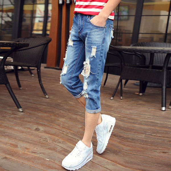 Férfi alkalmi rövid farmernadrág szakadt motívumokkal