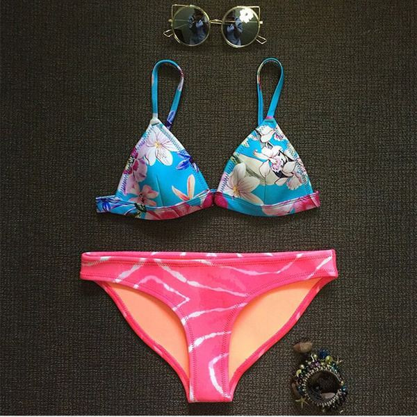 Stílusos női fürdőruha két részből, virágmintával