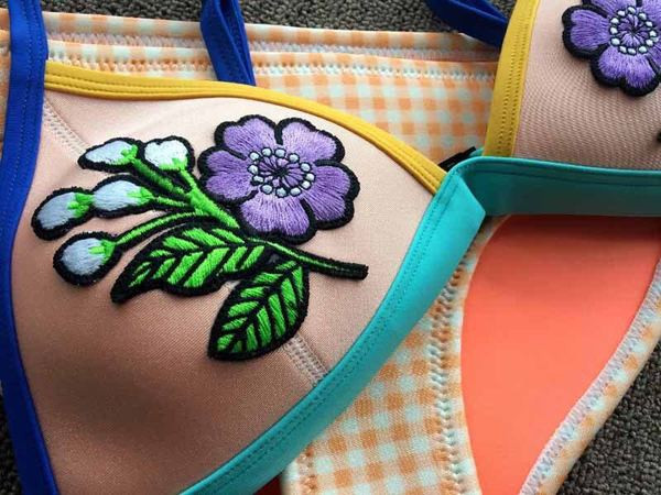 Nou costum de baie modern pentru doamne în două părți cu broderie