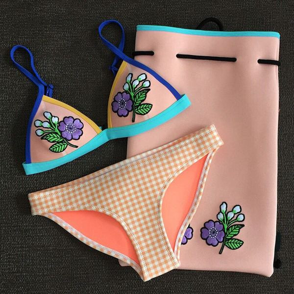 Nou costum de baie modern pentru doamne în două părți cu broderie