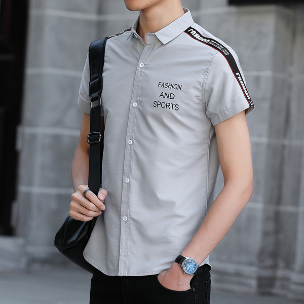 Cămașă modernă pentru bărbați cu inscripții și margini în trei culori