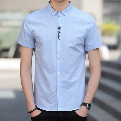 Rövid ujjú férfi ing kék és szürke hímzéssel