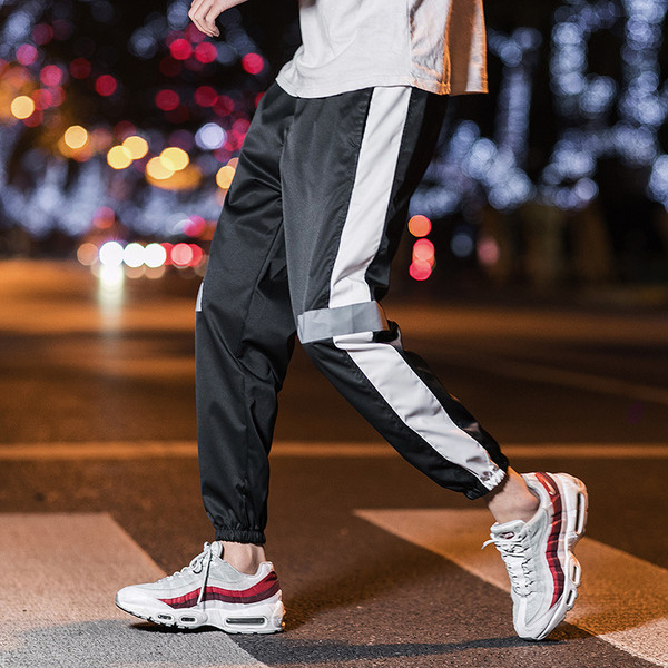 Pantaloni sport și casual pentru bărbați în alb-negru