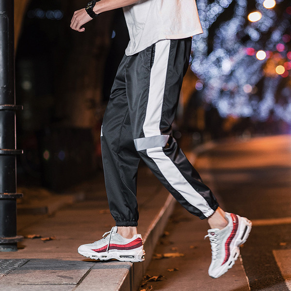 Pantaloni sport și casual pentru bărbați în alb-negru