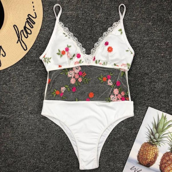 Costum de baie intreg de dama alb cu broderie si dantela