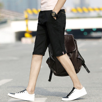 Σύγχρονοι άνδρες κοντό παντελόνι σε διάφορα χρώματα