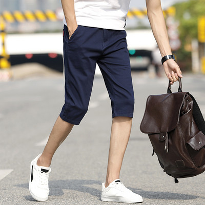 Σύγχρονοι άνδρες κοντό παντελόνι σε διάφορα χρώματα