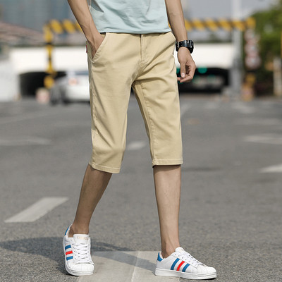 Σύγχρονοι άνδρες κοντό παντελόνι σε διάφορα χρώματα