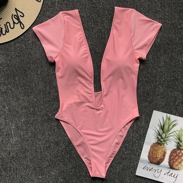 Modern teljes fürdőruha mély V-nyakkal, rózsaszín, fekete és fehér színben