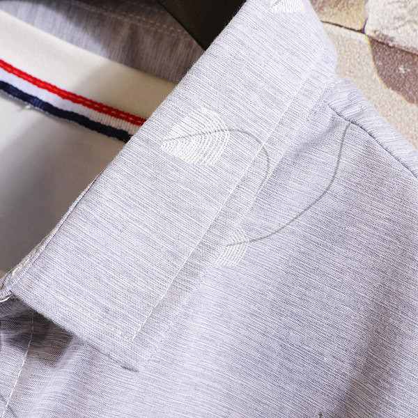 Model modern de cămașă pentru bărbați în două culori