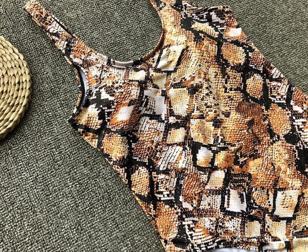 Costum de baie complet NOU modern cu imprimeu animal