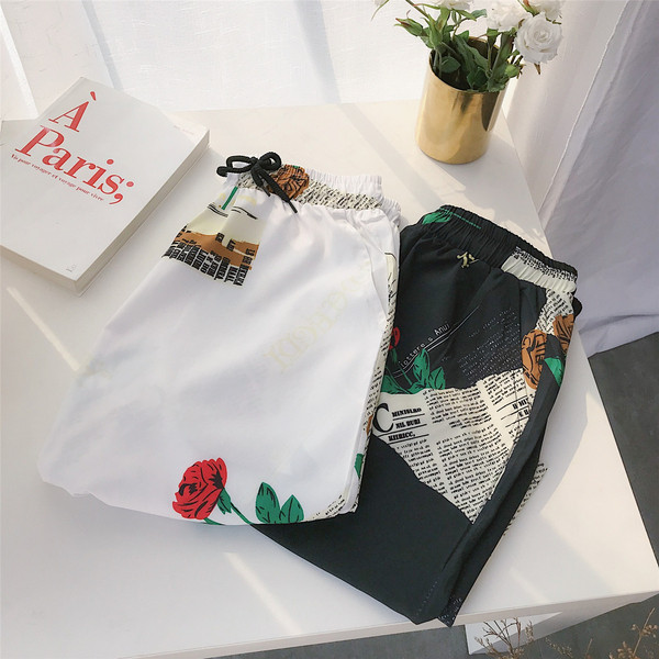 Lezser férfi rövidnadrág két színben virágmotívumokkal