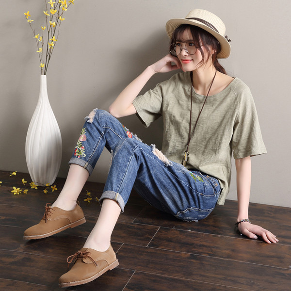 Blugi de dama moderni cu broderie colorata si motive rupte