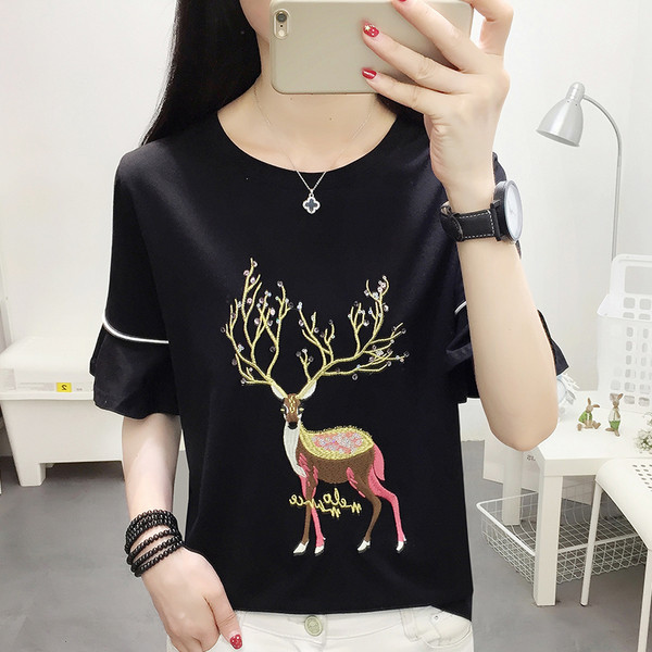 Stílusos női póló fekete, fehér és rózsaszín hímzéssel