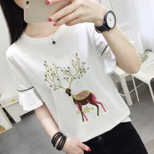 Stílusos női póló fekete, fehér és rózsaszín hímzéssel