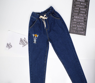 Casual γυναικεία τζιν με κεντήματα σε δύο σχέδια