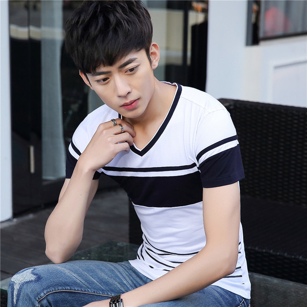 Aktuális V-nyakú férfi póló, két színben