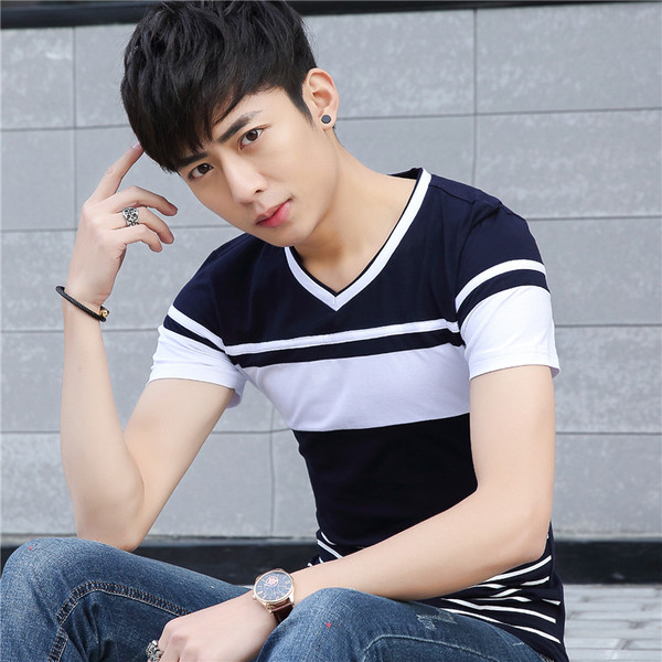 Aktuális V-nyakú férfi póló, két színben