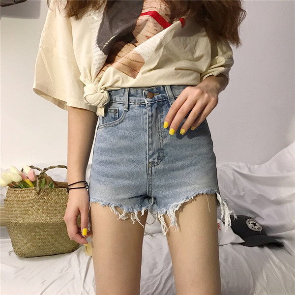 Къси дамски панталони Slim модел с висока талия в светъл цвят