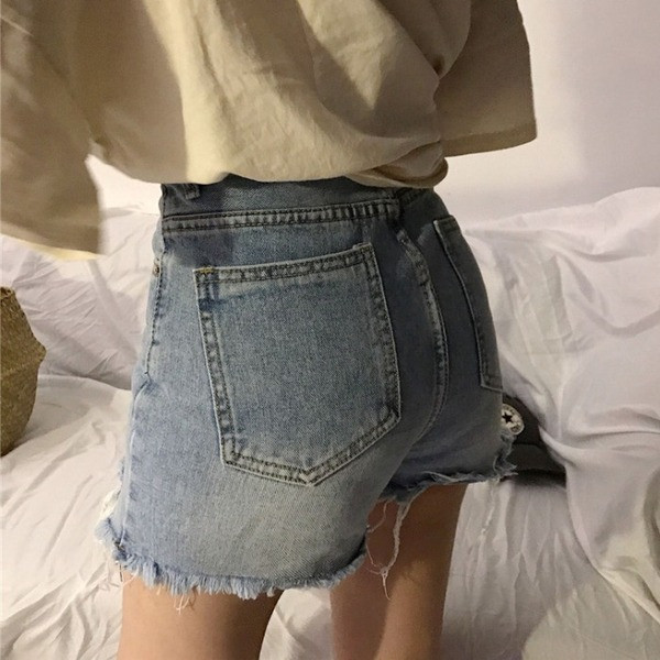 Къси дамски панталони Slim модел с висока талия в светъл цвят