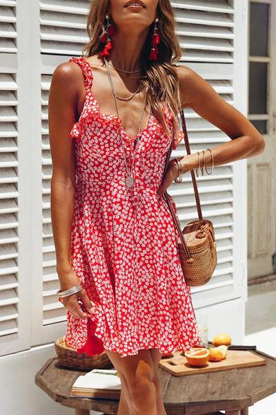 Μοντέρνο κορίτσι φόρεμα μοντέλο σε κόκκινο χρώμα