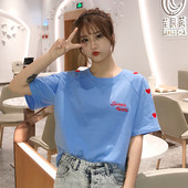 Καθημερινή γυναικεία μπλούζα με ανοιχτό λαιμό και κεντήματα σε δύο χρώματα