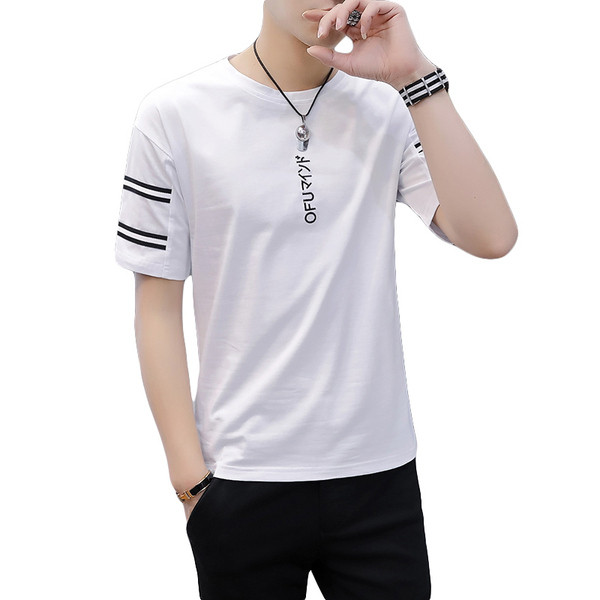 Három színben hímzéssel ellátott férfi hétköznapi póló