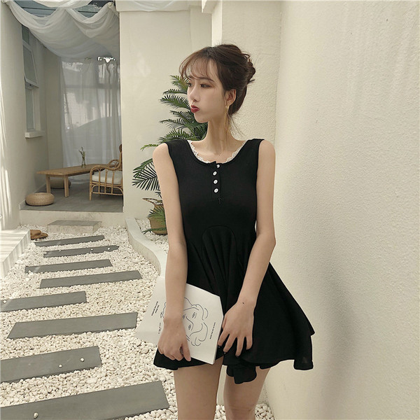 Alkalmi női ruha két színben, csipkével és gombokkal