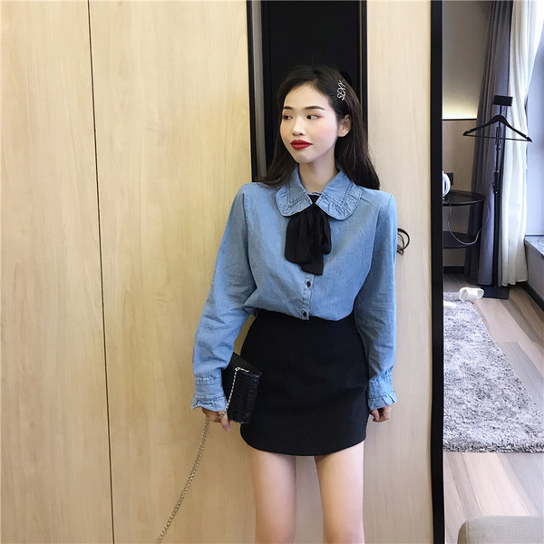 Cămașă modernă de damă din denim cu panglică neagră