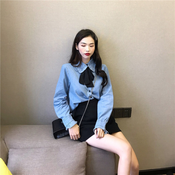 Cămașă modernă de damă din denim cu panglică neagră