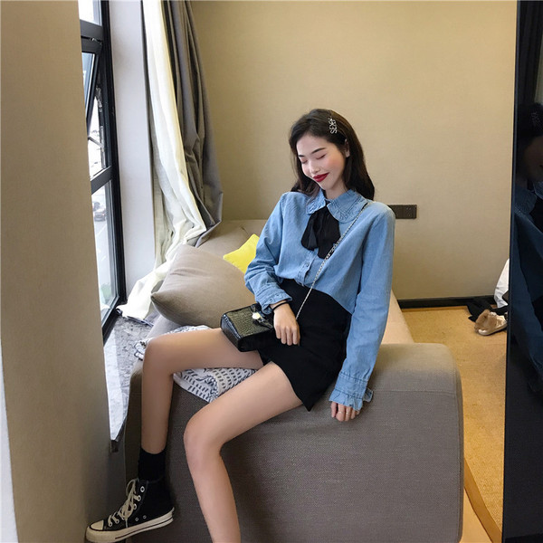 Cămașă modernă de damă din denim cu panglică neagră