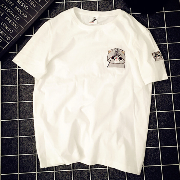 Stílusos női póló fehér és fekete hímzéssel