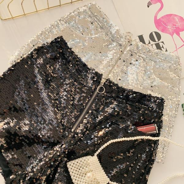 Pantaloni scurți de damă cu fermoar și paiete de culoare gri și negru