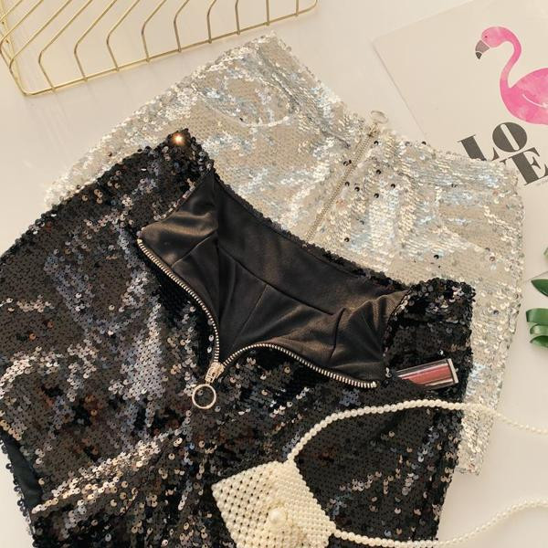 Pantaloni scurți de damă cu fermoar și paiete de culoare gri și negru