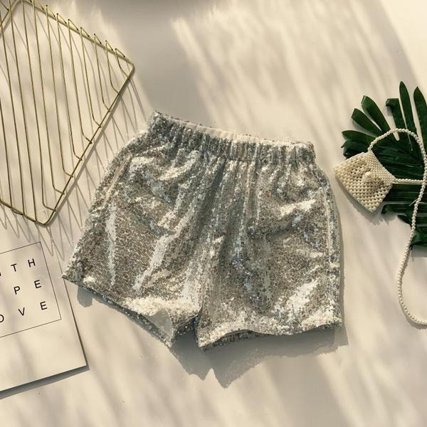 Modern női rövidnadrág fekete és szürke flitterekkel