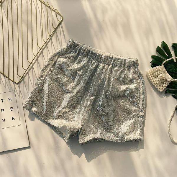 Modern női rövidnadrág fekete és szürke flitterekkel