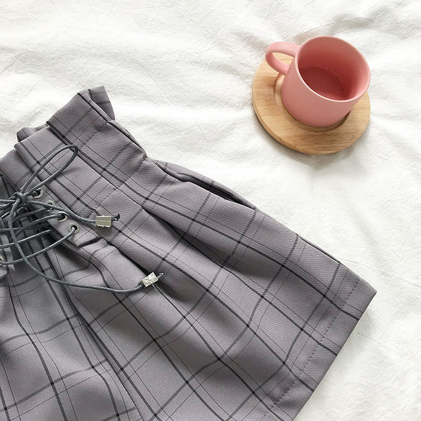 Pantaloni scurti baraj modern model larg cu cravate in mai multe culori