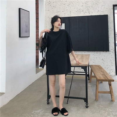 Modern női ruha csipkével, két színben