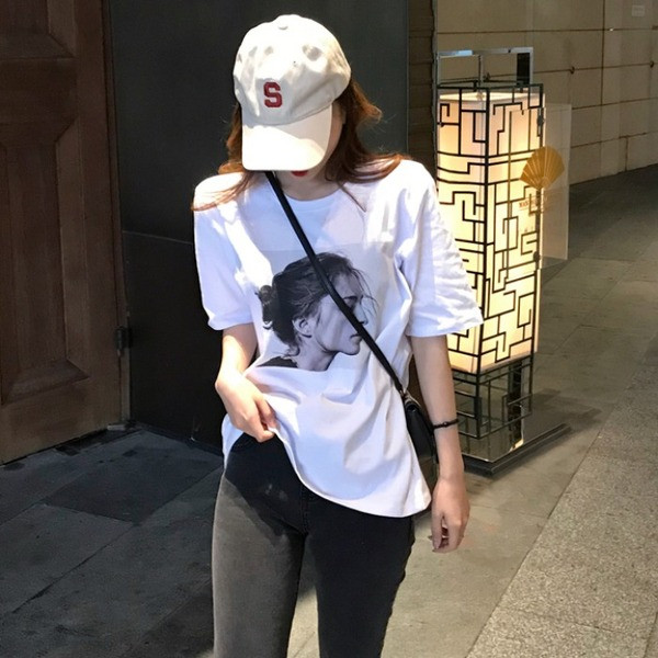 Női alkalmi póló fehér rátéttel