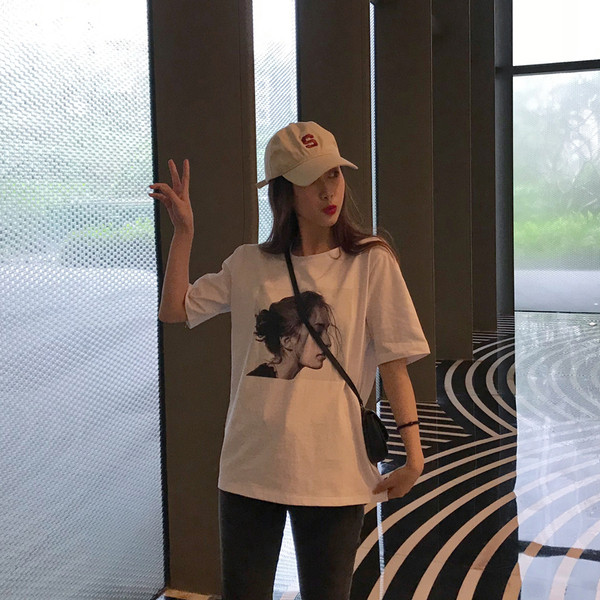 Női alkalmi póló fehér rátéttel