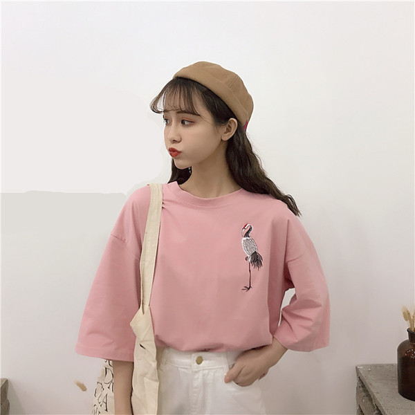 Stílusos női póló több színben hímzéssel