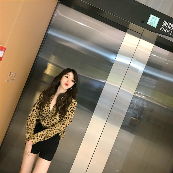 Cămașă modernă de damă cu model leopard