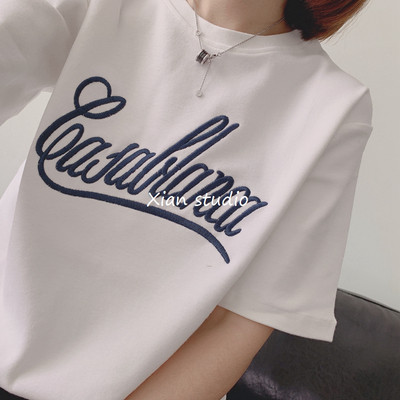 Lezser női póló felirattal, O-alakú nyakkivágással több színben