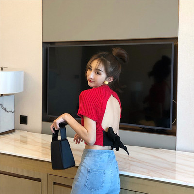 Modern női blúz rövid ujjal és nyitott háttal