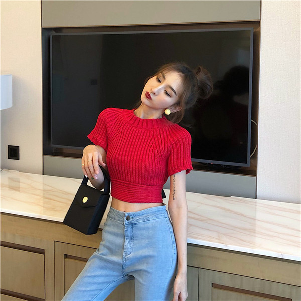 Modern női blúz rövid ujjal és nyitott háttal